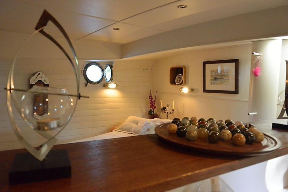 Bateau Mariance Bed and Breakfast Ginestas Exterior foto
